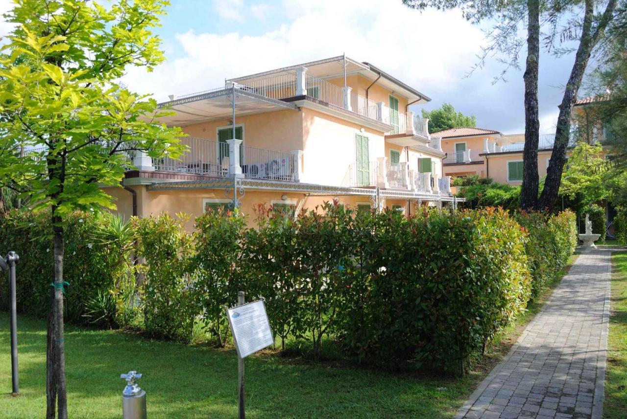 Apartment In Marina Di Massa - Toskana 24103 المظهر الخارجي الصورة