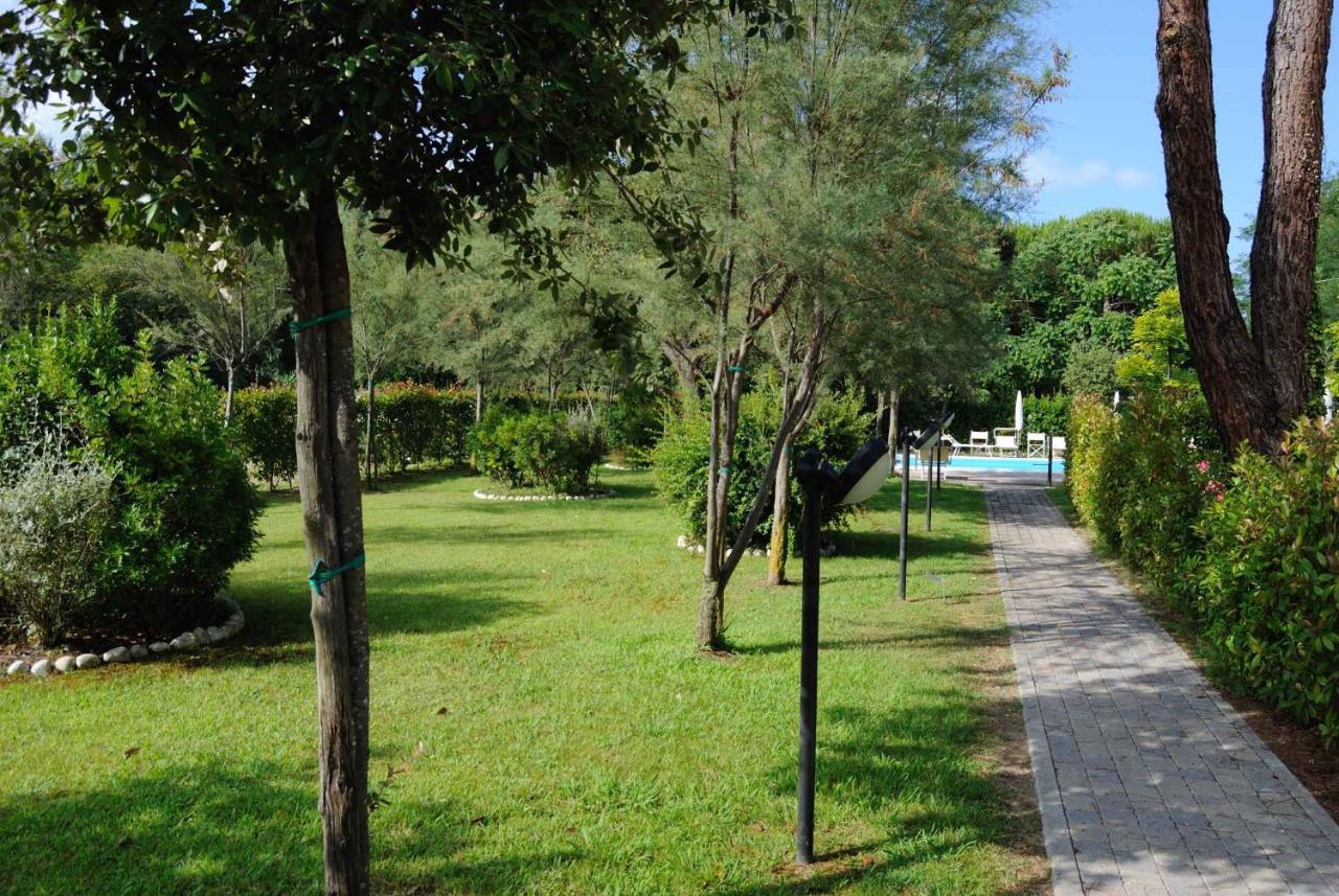 Apartment In Marina Di Massa - Toskana 24103 المظهر الخارجي الصورة