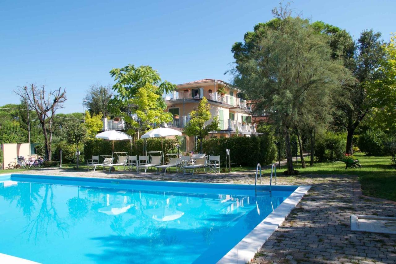 Apartment In Marina Di Massa - Toskana 24103 المظهر الخارجي الصورة