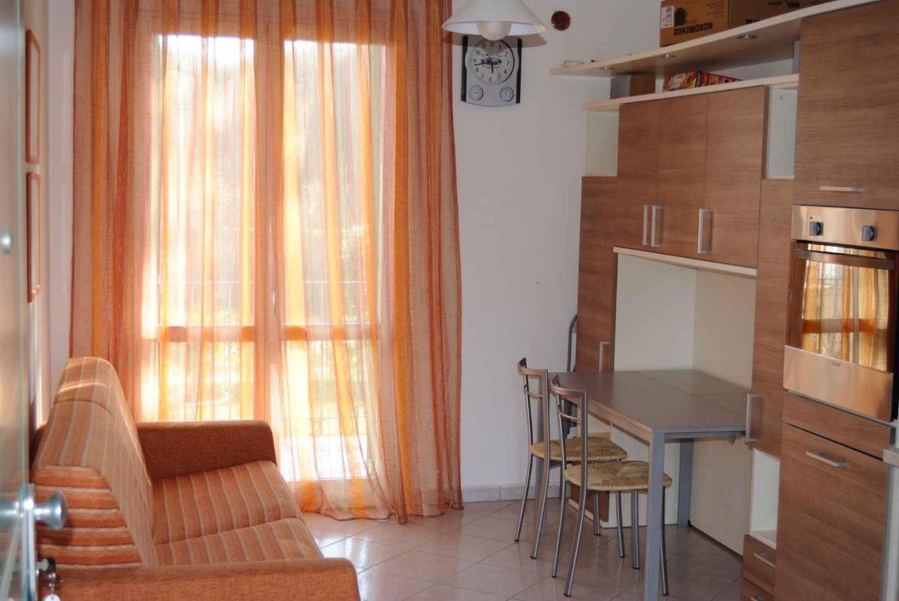Apartment In Marina Di Massa - Toskana 24103 المظهر الخارجي الصورة