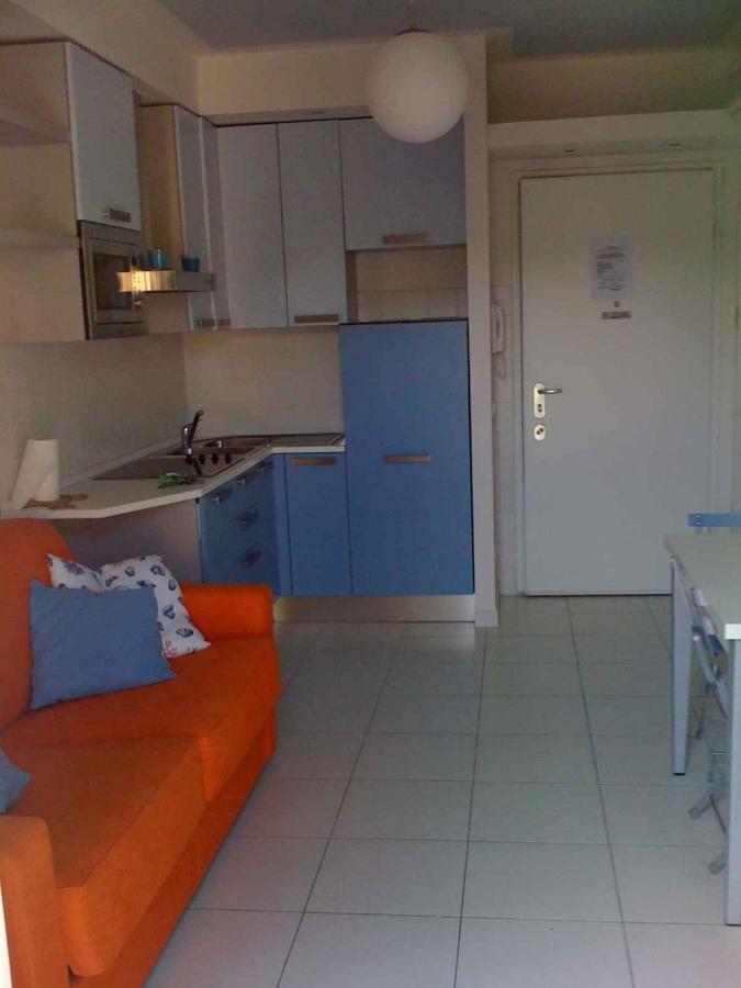 Apartment In Marina Di Massa - Toskana 24103 المظهر الخارجي الصورة