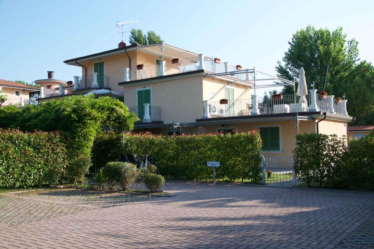 Apartment In Marina Di Massa - Toskana 24103 المظهر الخارجي الصورة